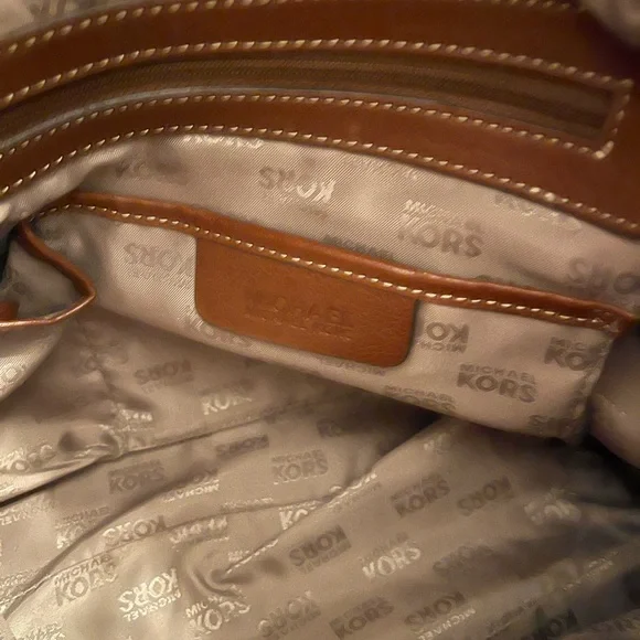 2 MICHAEL KORS BAG WITH FREE PINK TOTE - Picture 6 of 9